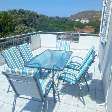 Tatil Evi Elafonisos: Two Storey House On The Sea Front *