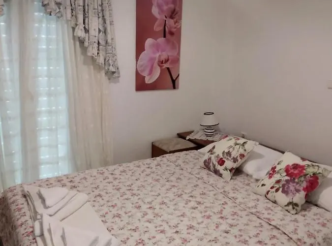 Elafonisos: Two Storey House On The Sea Front * 엘라포니소스