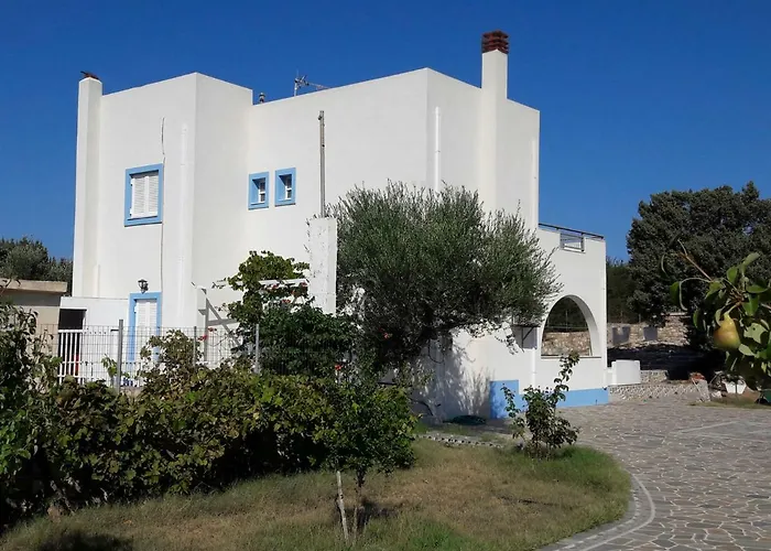 Elafonisos: Two Storey House On The Sea Front Elafóniszosz