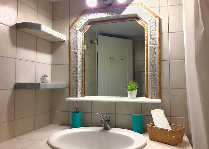 Elafonisos: Two Storey House On The Sea Front 엘라포니소스