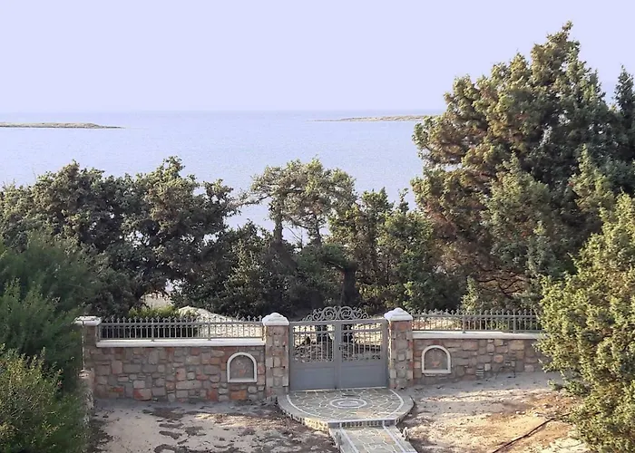 Elafonisos: Two Storey House On The Sea Front *