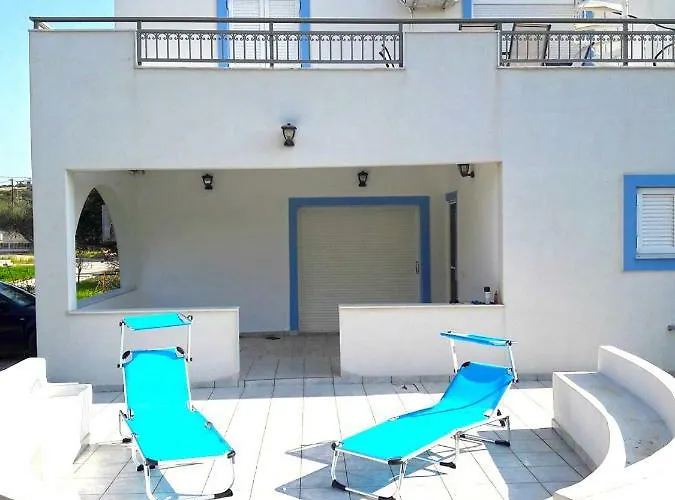 Elafonisos: Two Storey House On The Sea Front 펜션 엘라포니소스